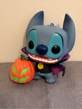 Funko Pop - Stitch in Vampire Cape with Orange Pumpkin- FYE Exclusive
